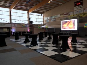 Piste de danse PVC damier noire et blanche + Mange debout + écran géant LED